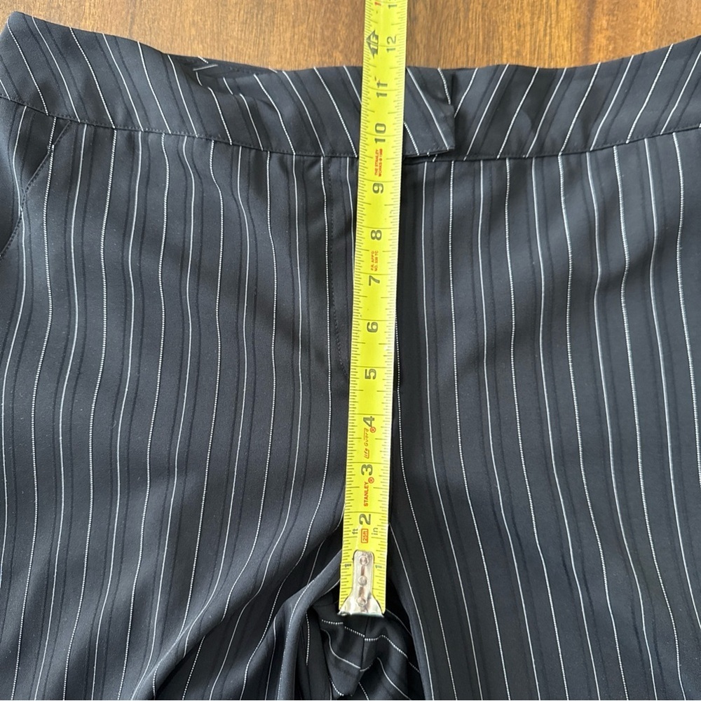 Tail Womens Black Pinstripe Cropped Pant Capri Size 10 Golf Outdoor Performance - Picture 10 of 13